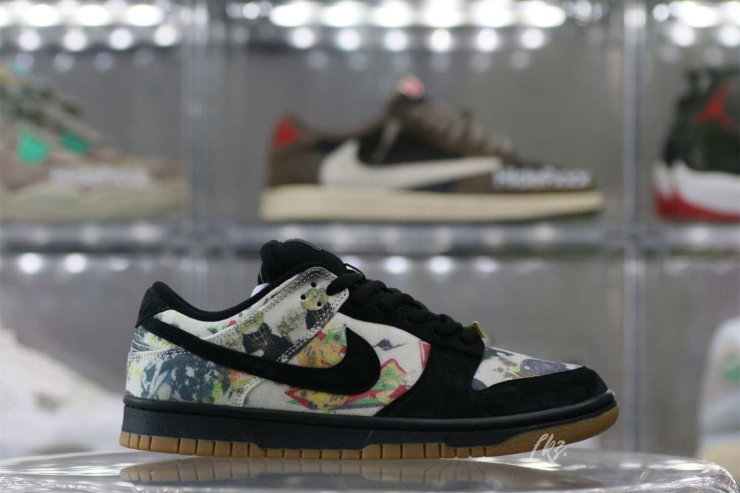 Supreme x Nike SB Dunk Low 2023